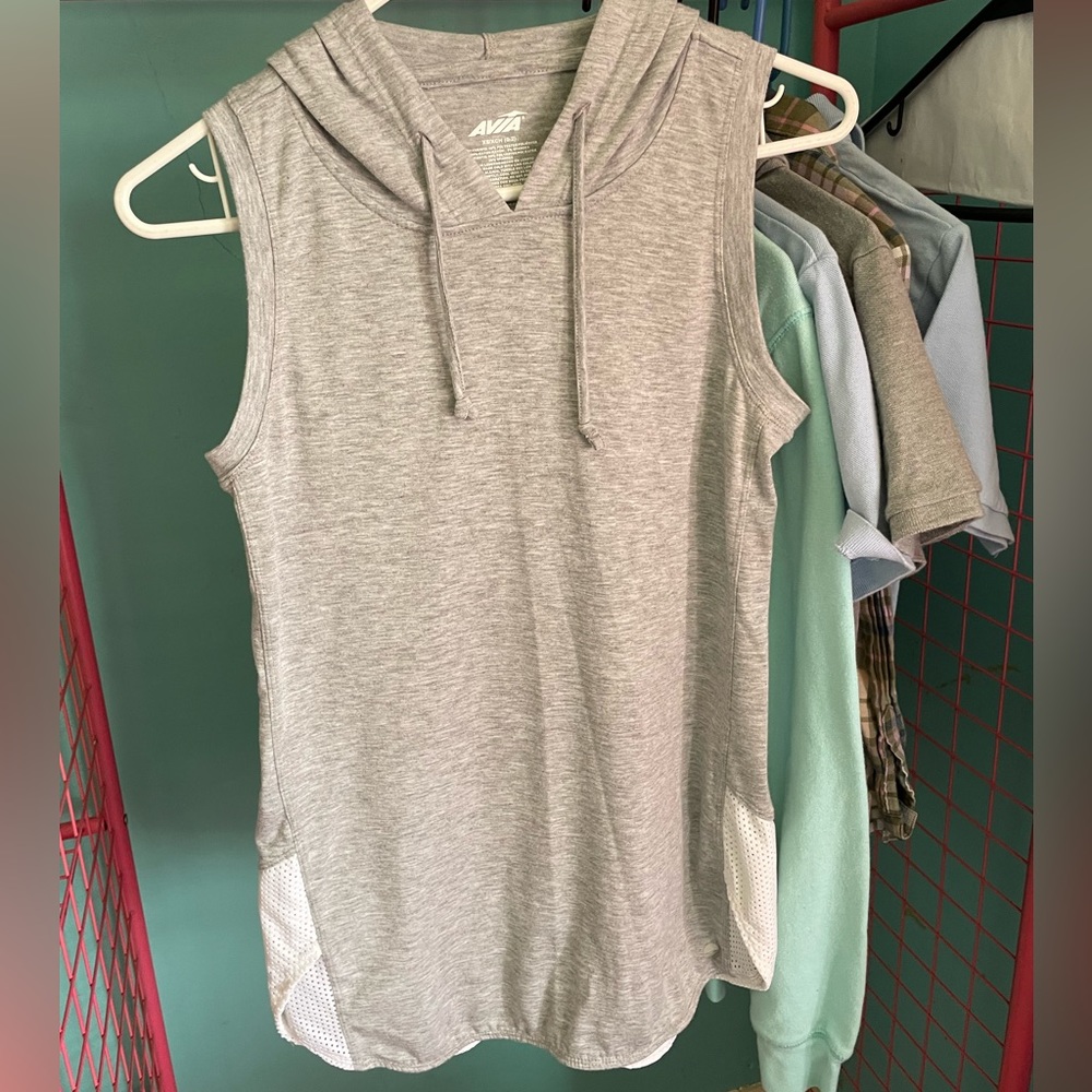 Grey avia sleeveless top